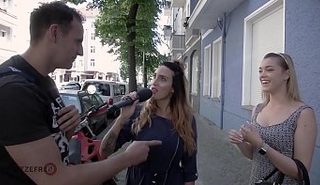 Знакомство на улице плавно переходит в секс с блондинкой
